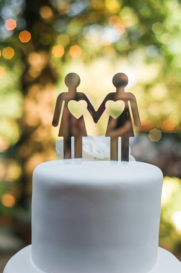 simple wedding cake topper that we love