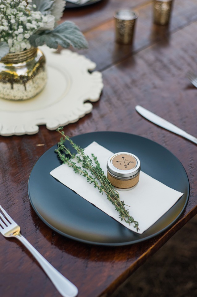sweet and simple place setting and favor