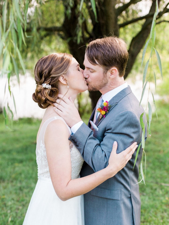 romantic wedding kiss under a weeping willow tree