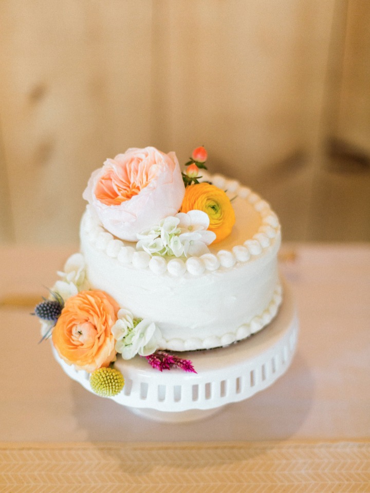 wedding cakes don't have to be huge