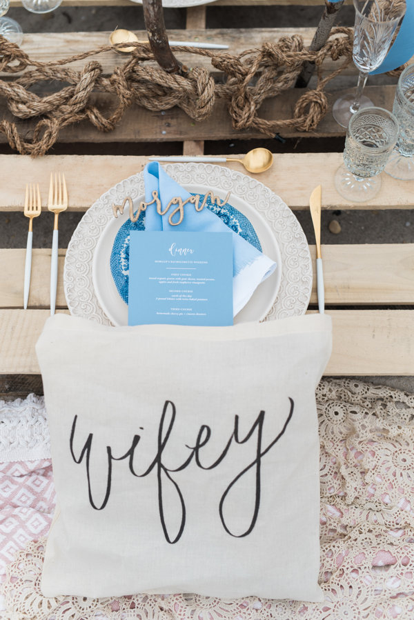 Rustic wedding table setting wifey tote and rope decor