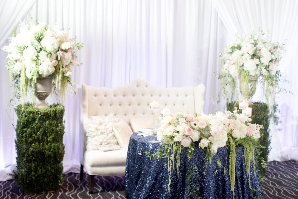 navy and white sweetheart table
