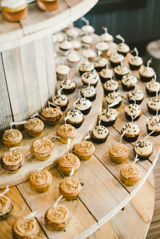 aqua-and-pink-rustic-wedding