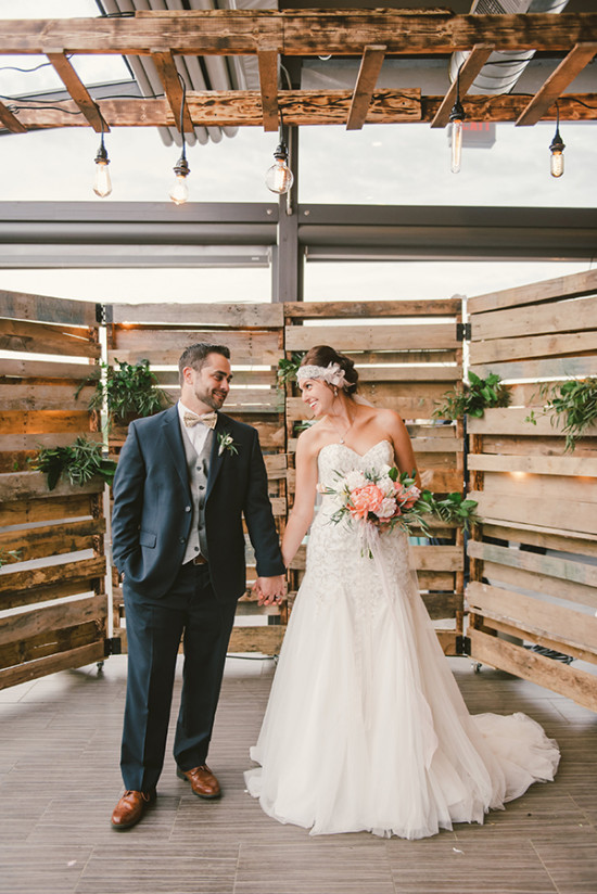chic wooden wedding backdrop you are gunna love