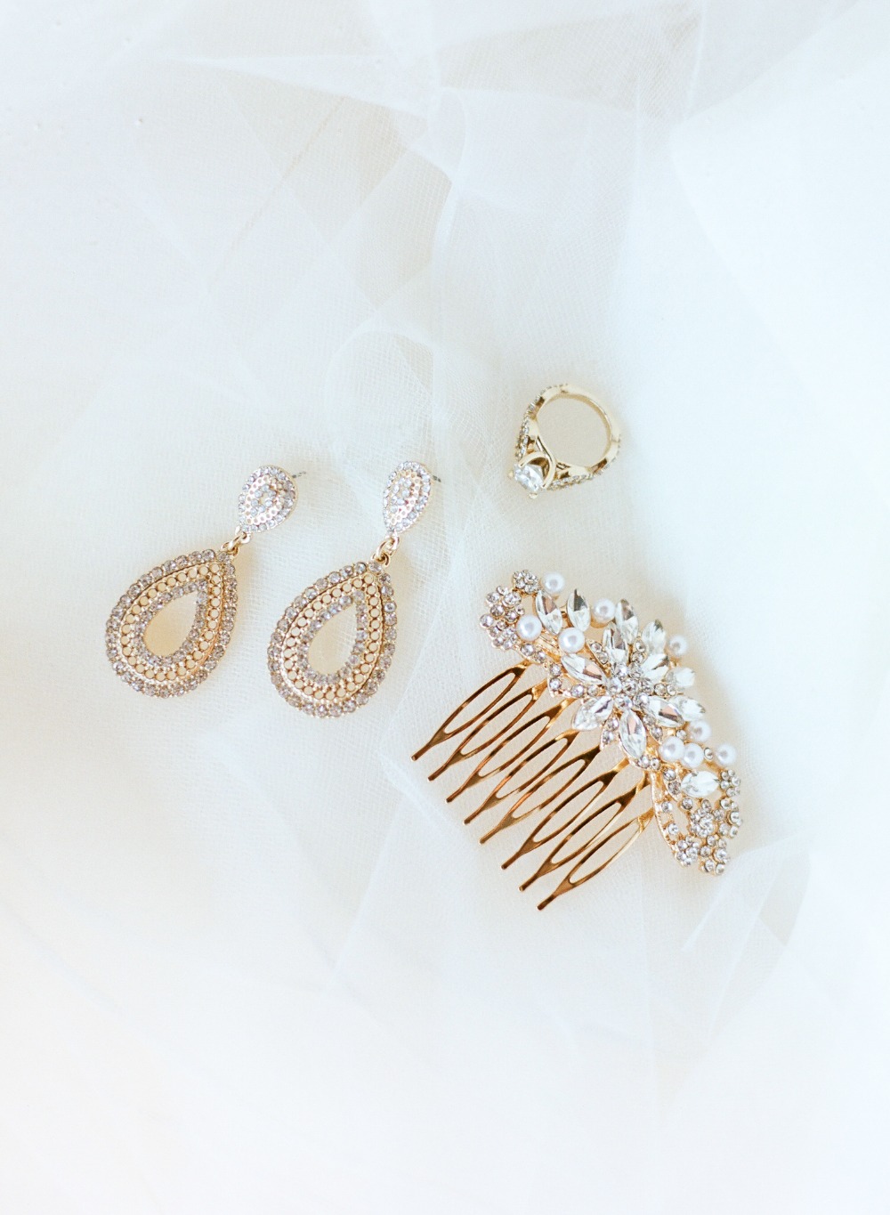 chic-maroon-and-gold-texas-wedding