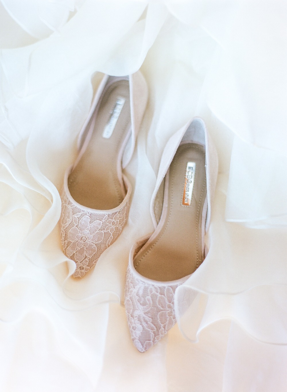 chic-maroon-and-gold-texas-wedding