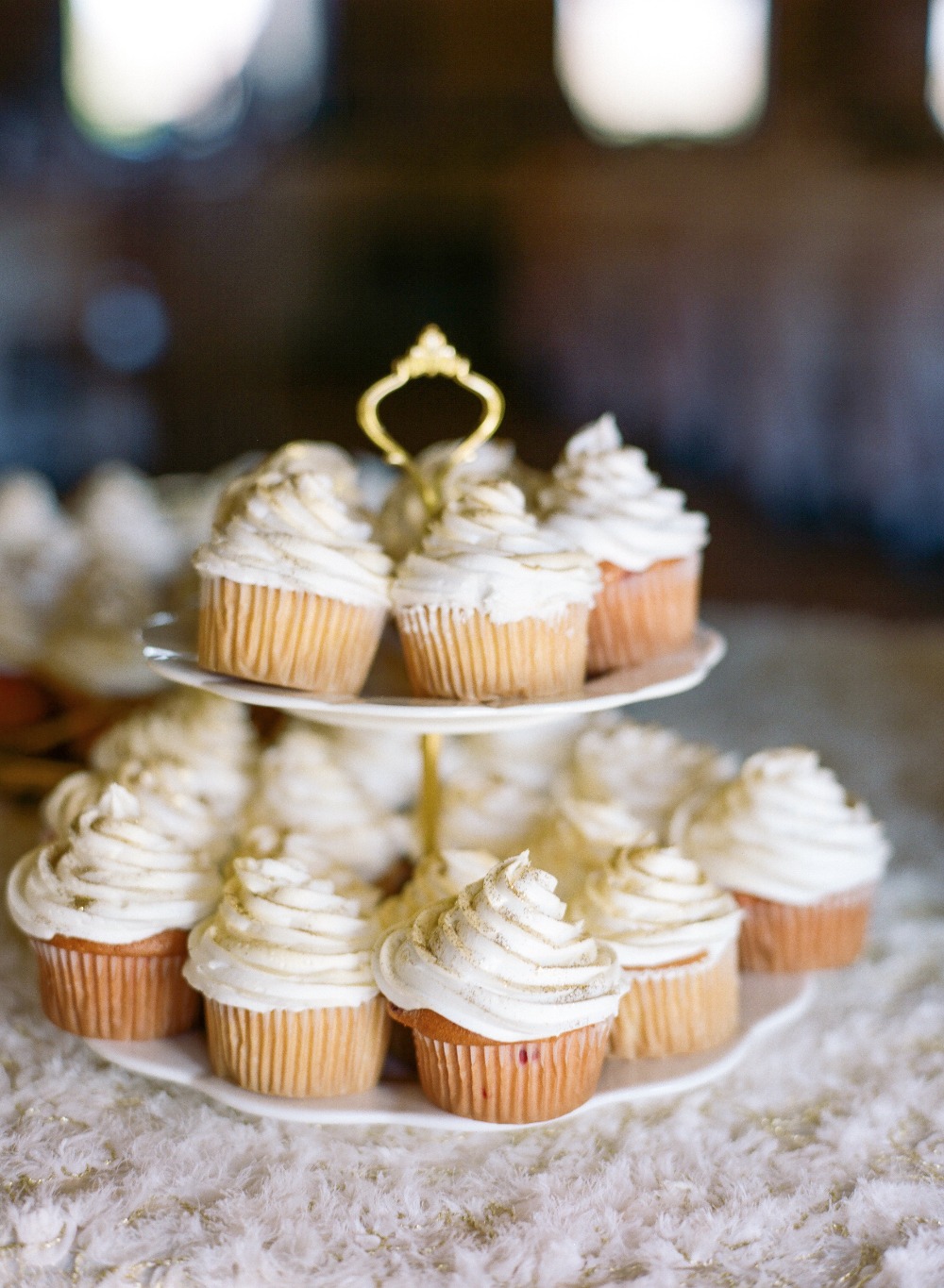 chic-maroon-and-gold-texas-wedding