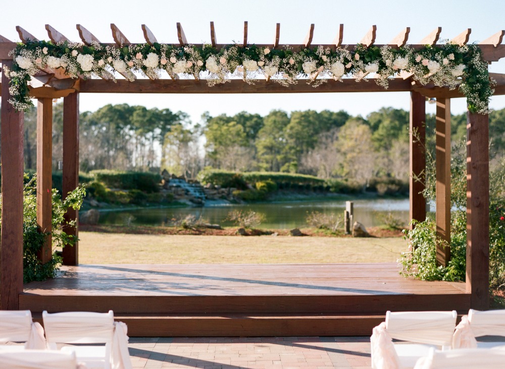 chic-maroon-and-gold-texas-wedding