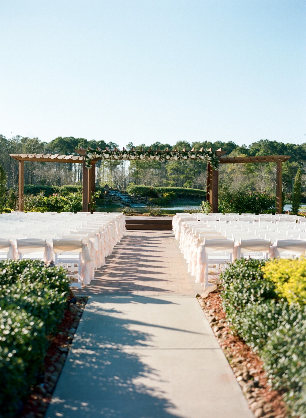 chic-maroon-and-gold-texas-wedding
