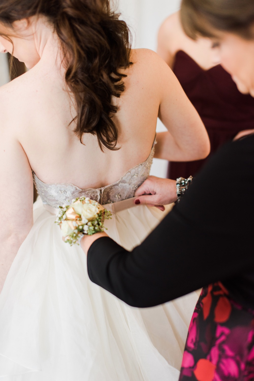 chic-maroon-and-gold-texas-wedding