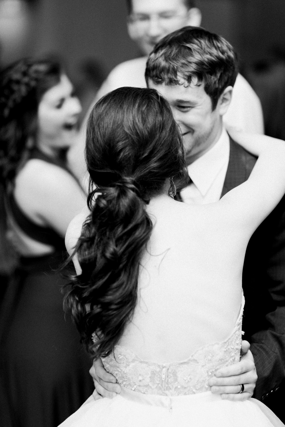 chic-maroon-and-gold-texas-wedding