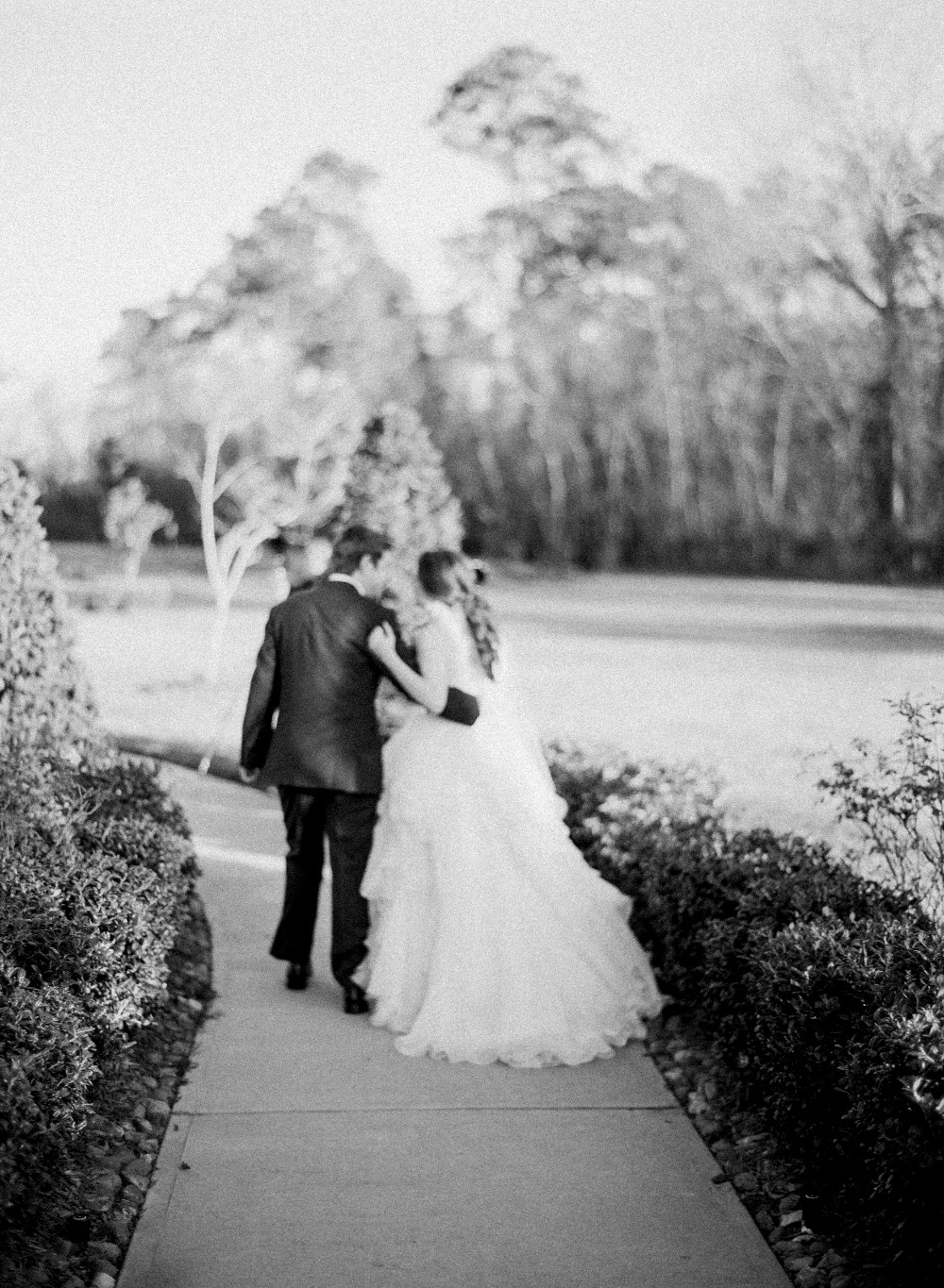 chic-maroon-and-gold-texas-wedding