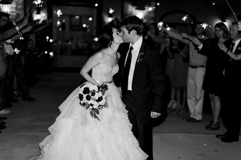 chic-maroon-and-gold-texas-wedding