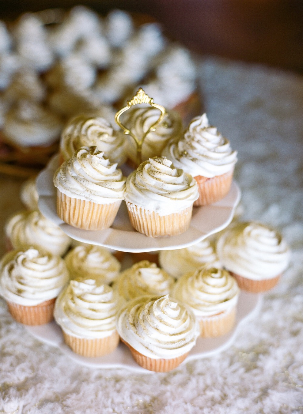chic-maroon-and-gold-texas-wedding