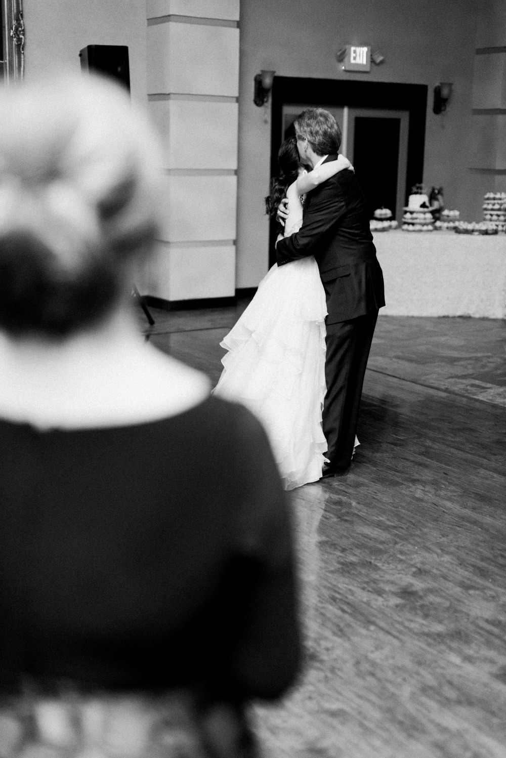 chic-maroon-and-gold-texas-wedding