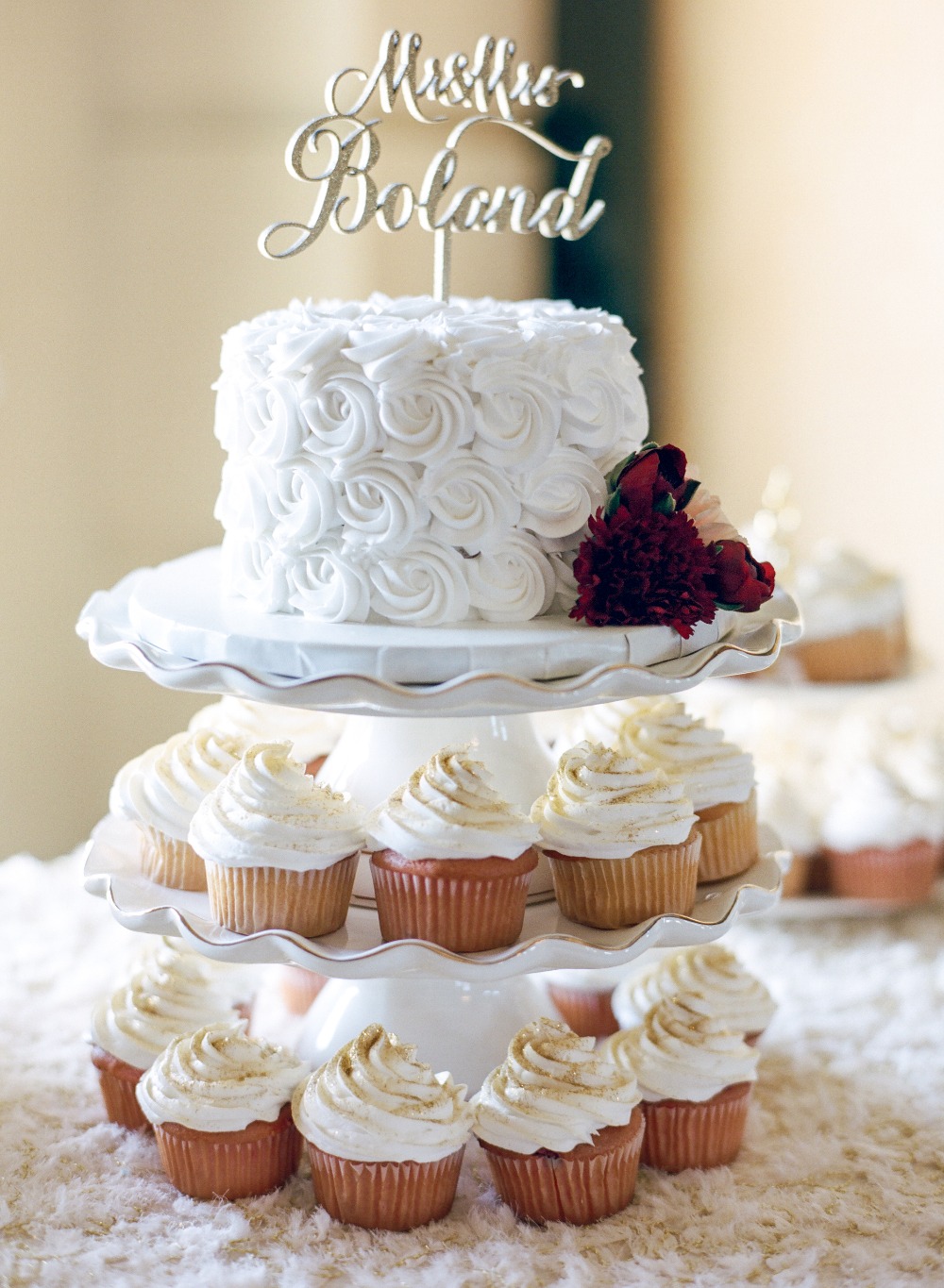 chic-maroon-and-gold-texas-wedding