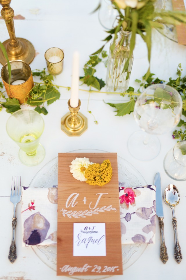 Wood menu for tablesetting