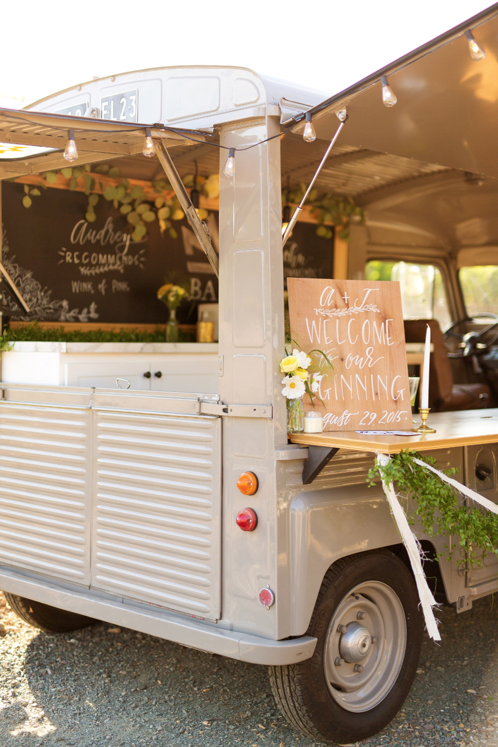 stylish-white-and-green-wedding-ideas