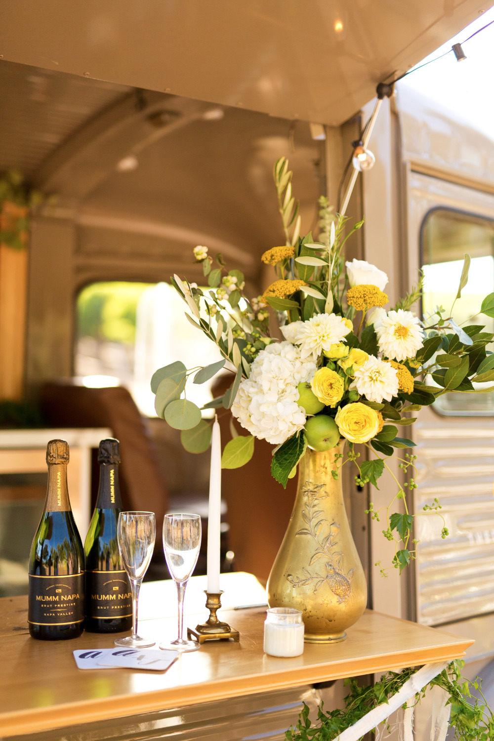 stylish-white-and-green-wedding-ideas