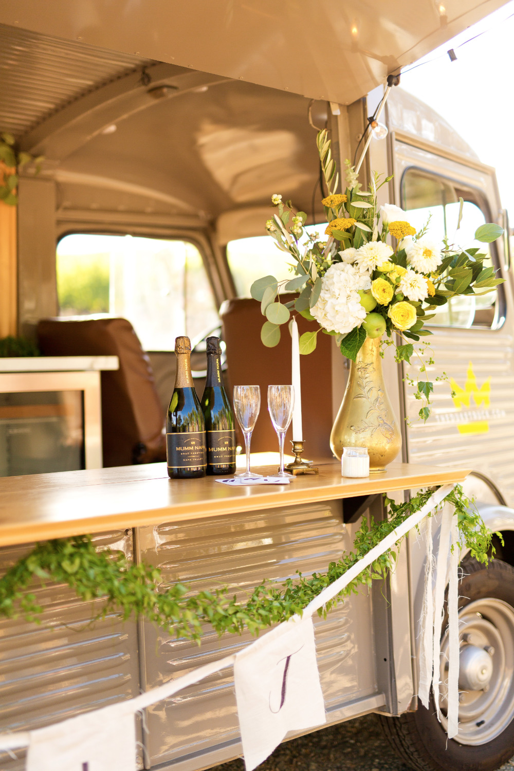 stylish-white-and-green-wedding-ideas
