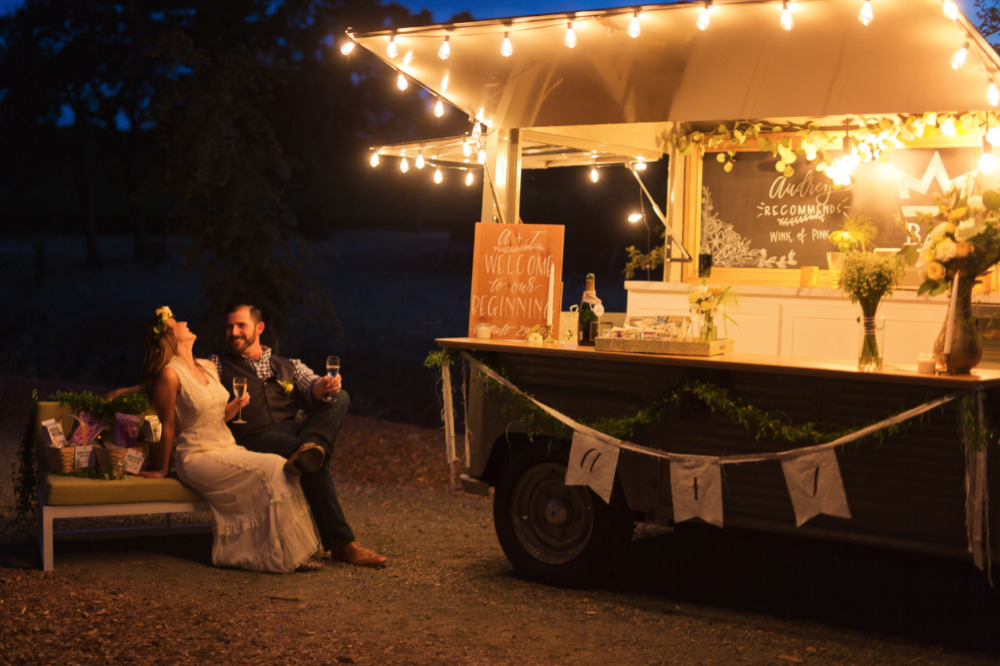 stylish-white-and-green-wedding-ideas