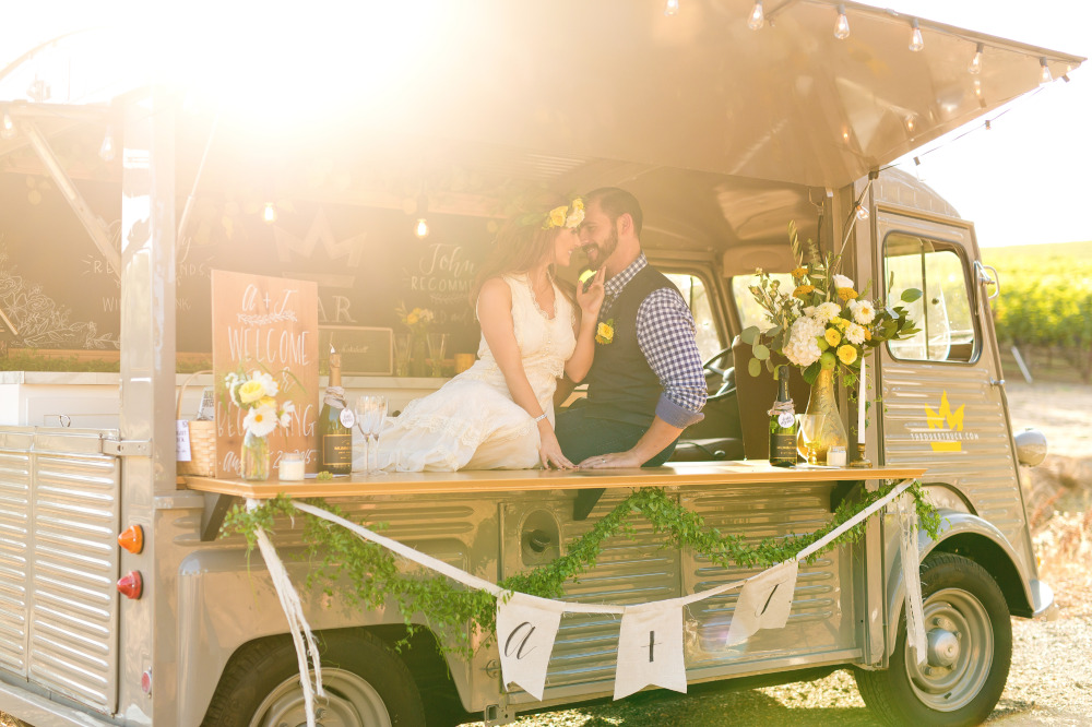 stylish-white-and-green-wedding-ideas