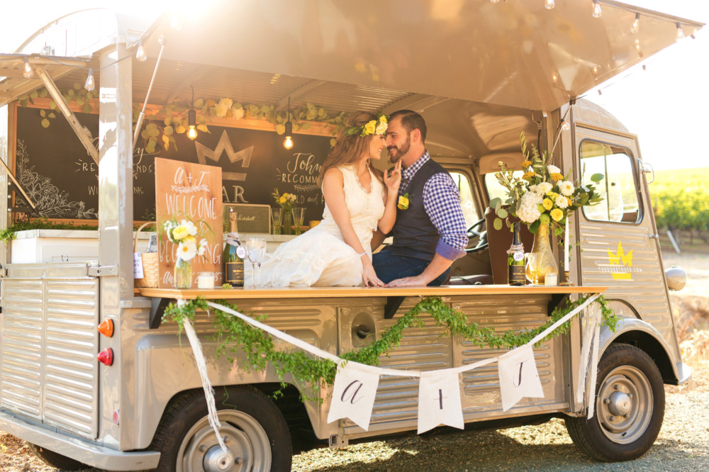 stylish-white-and-green-wedding-ideas