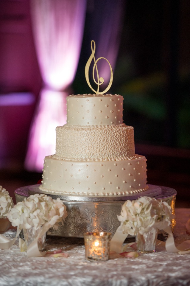 musically topped wedding cake