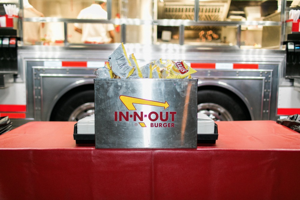 N and Out burger truck