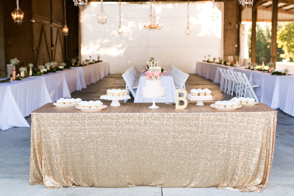 gold sparkle wedding cake table