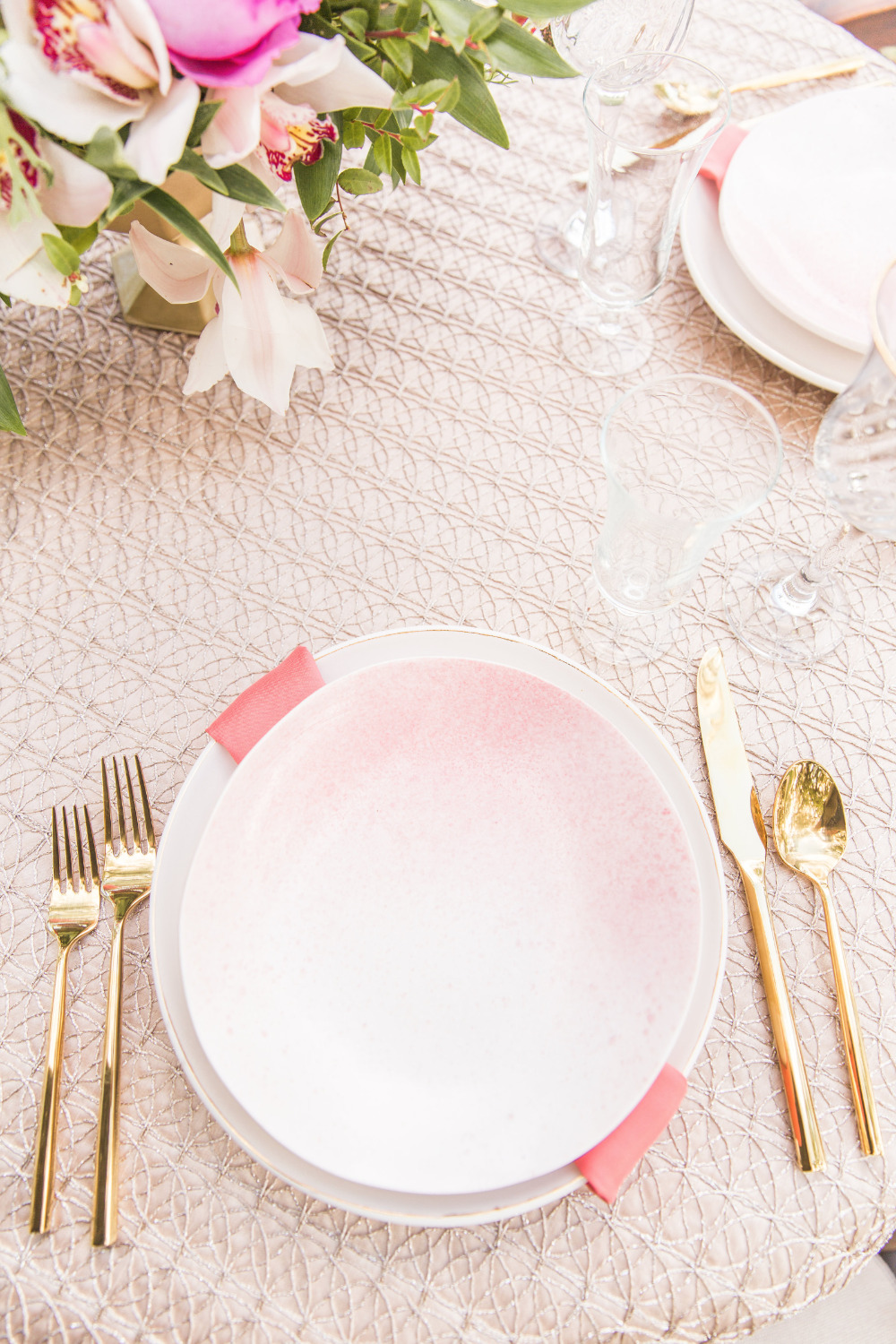 ombre pink wedding place setting