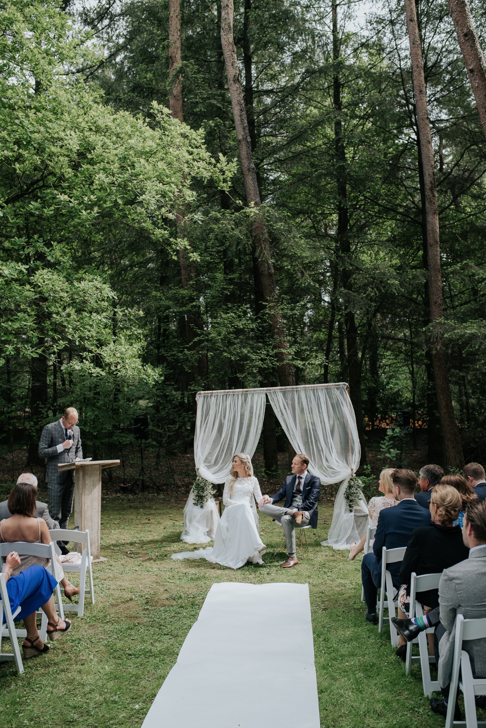 Elegant and simple wedding ceremony