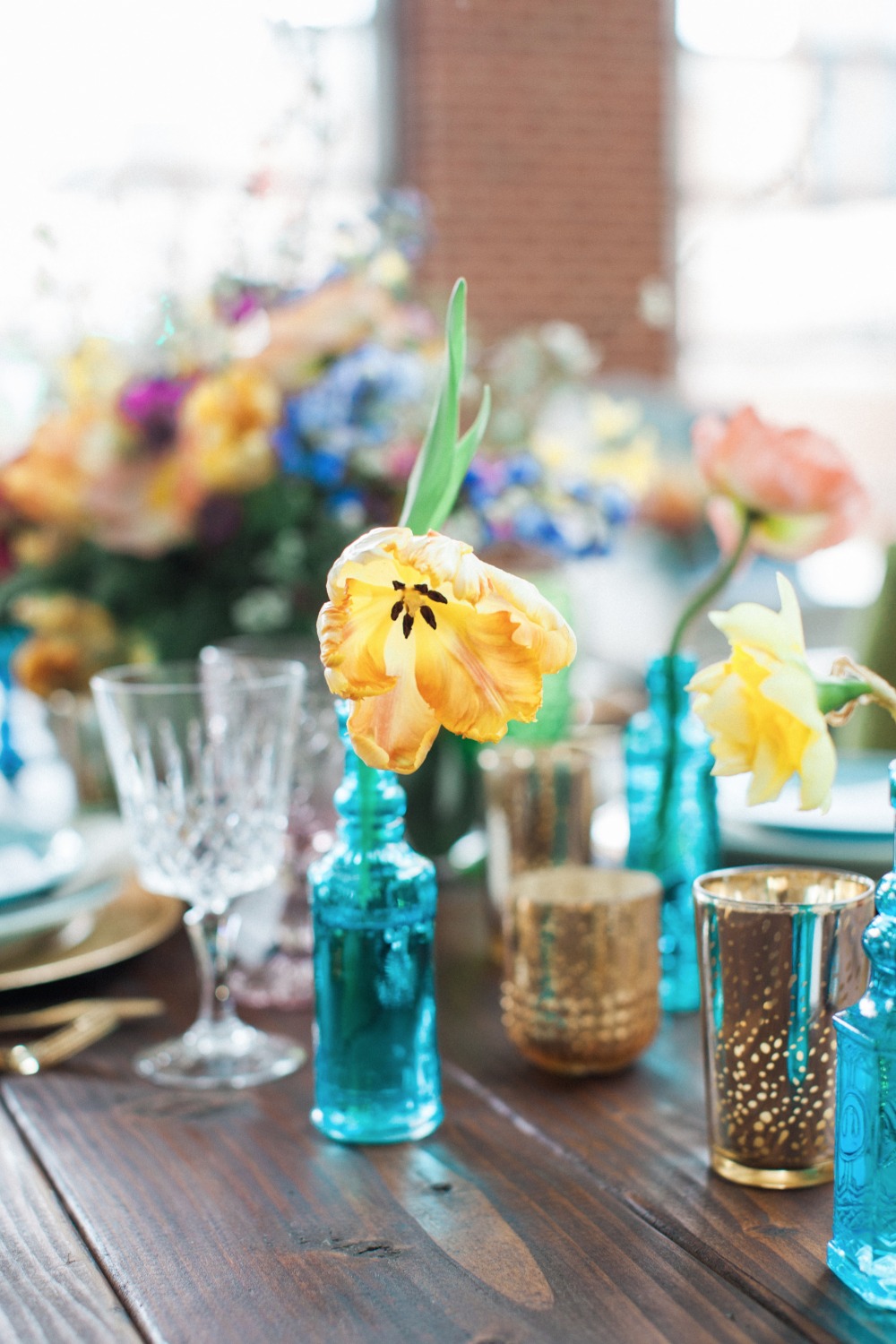 Simple and chic table decor
