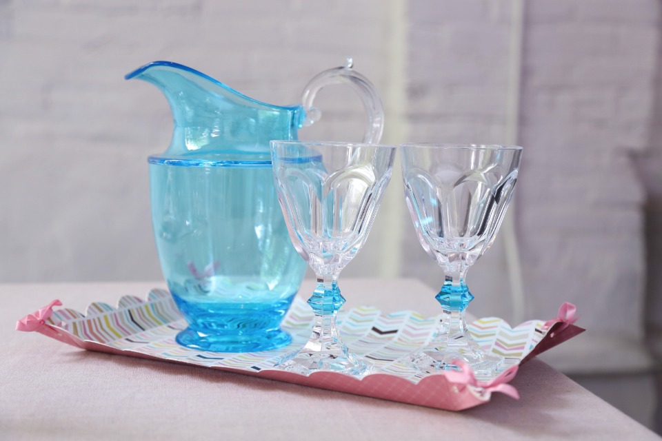 elegant plastic drinkware made to look like crystal