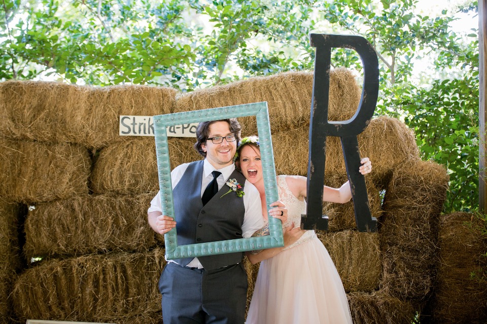 cute wedding photo booth idea
