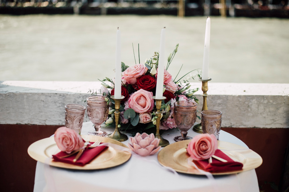 pink and red shweetheart table