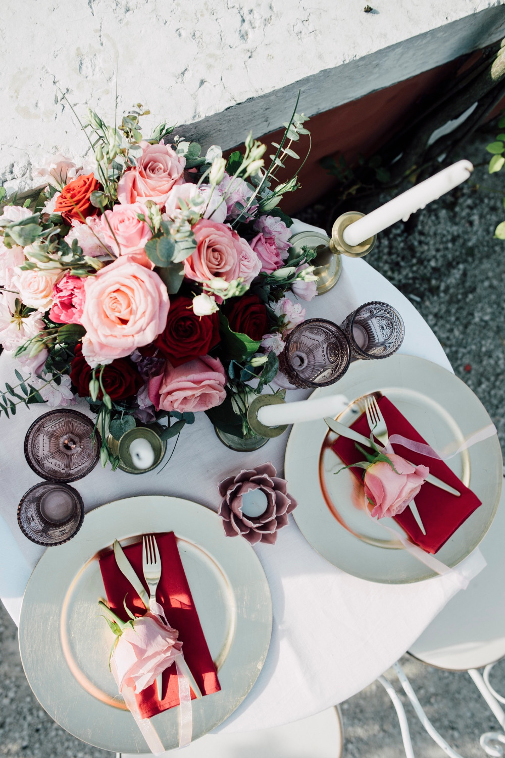 pink and red sweetheart table inspiration