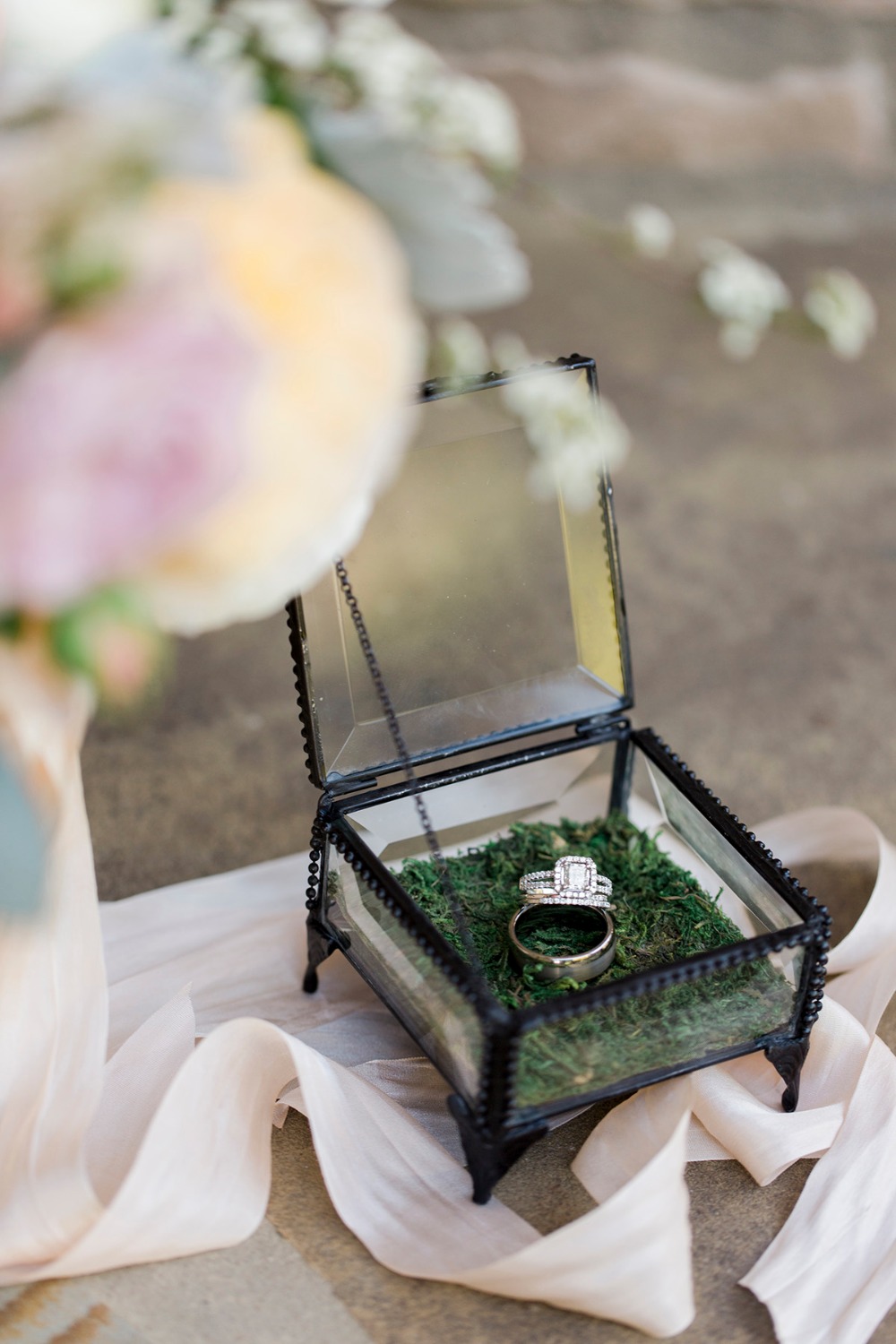 Glass wedding ring box