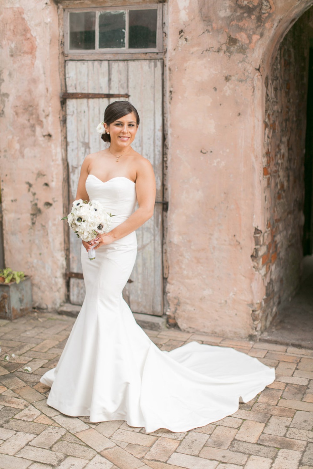 chic and modern bride style