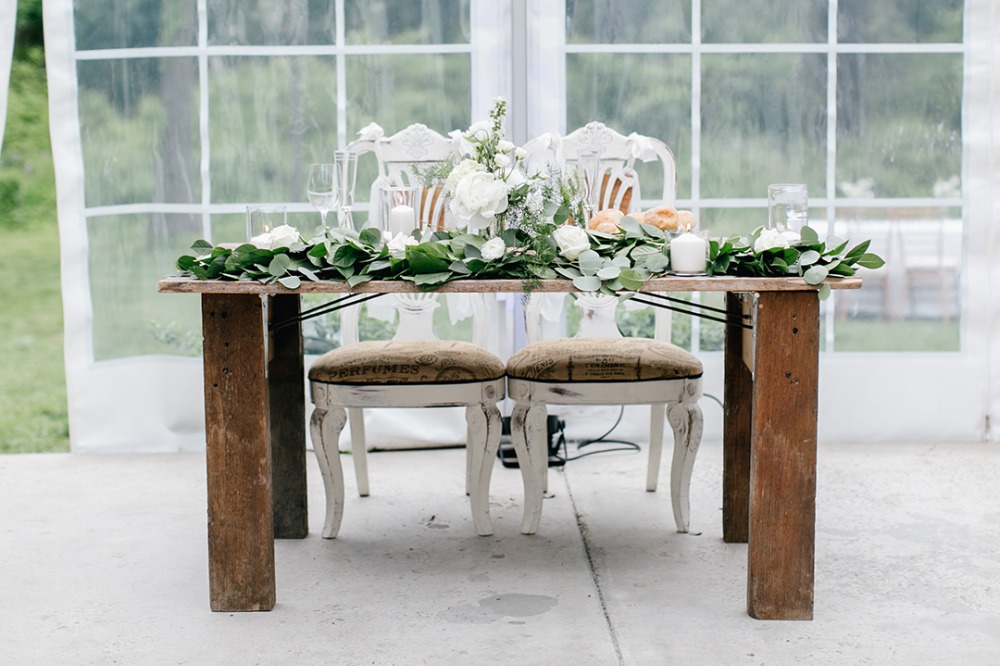 Natural sweetheart table