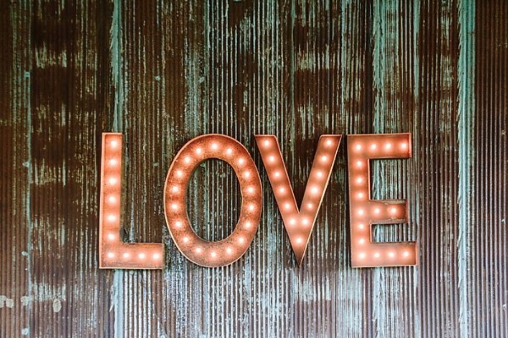 light up love marquee sign