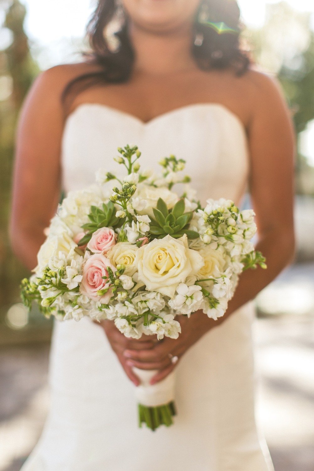 Simple and chic wedding bouquet