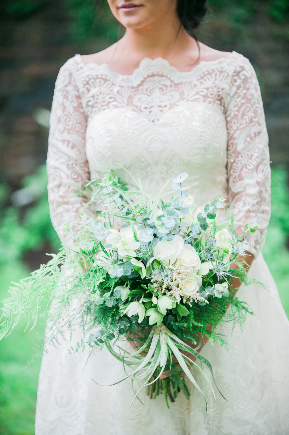 gorgoues lace wedding dress and white bouquet