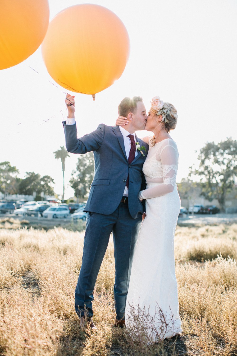 wedding photography couple session with giant balloons