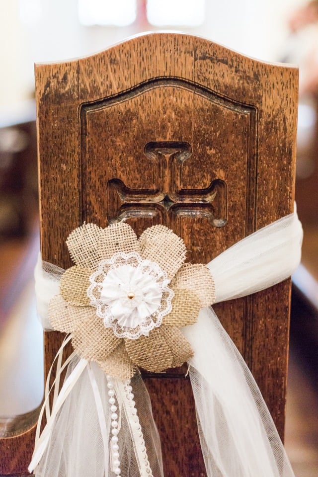 burlap and lace pew and wedding aisle decor