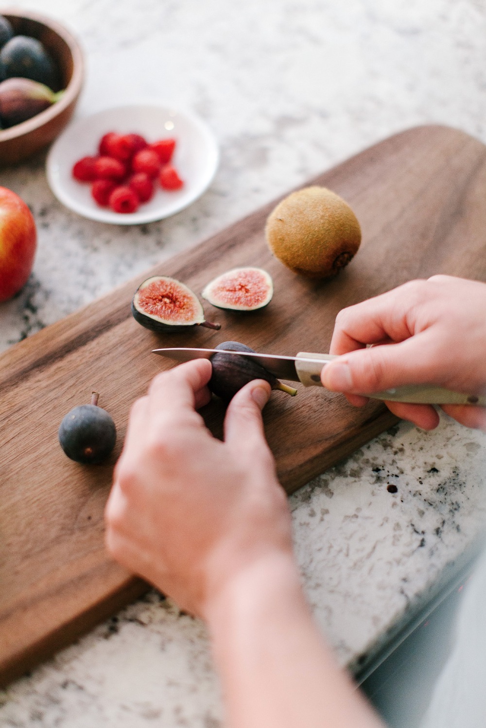 cutting figs