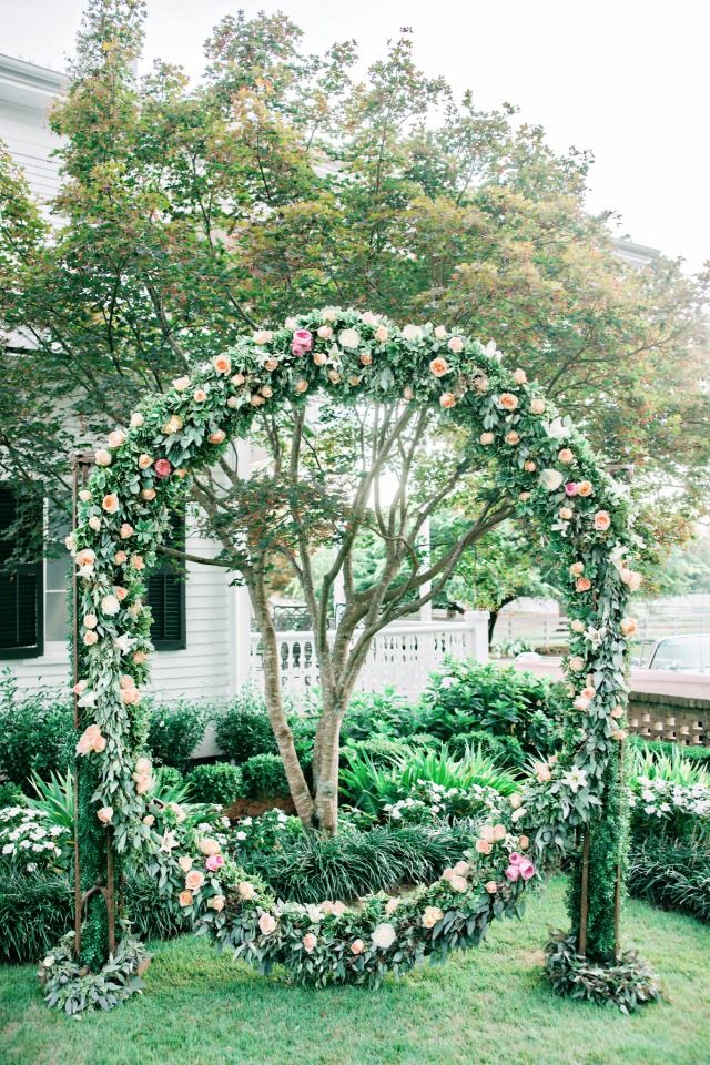 elegant flower ring wedding backdrop