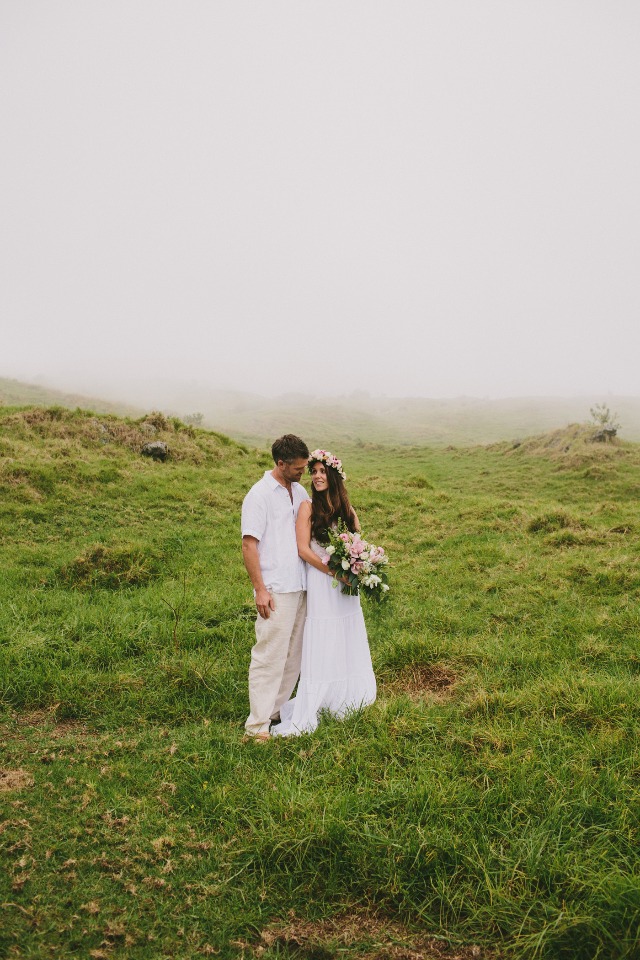 foggy wedding photo ideas in hawaii