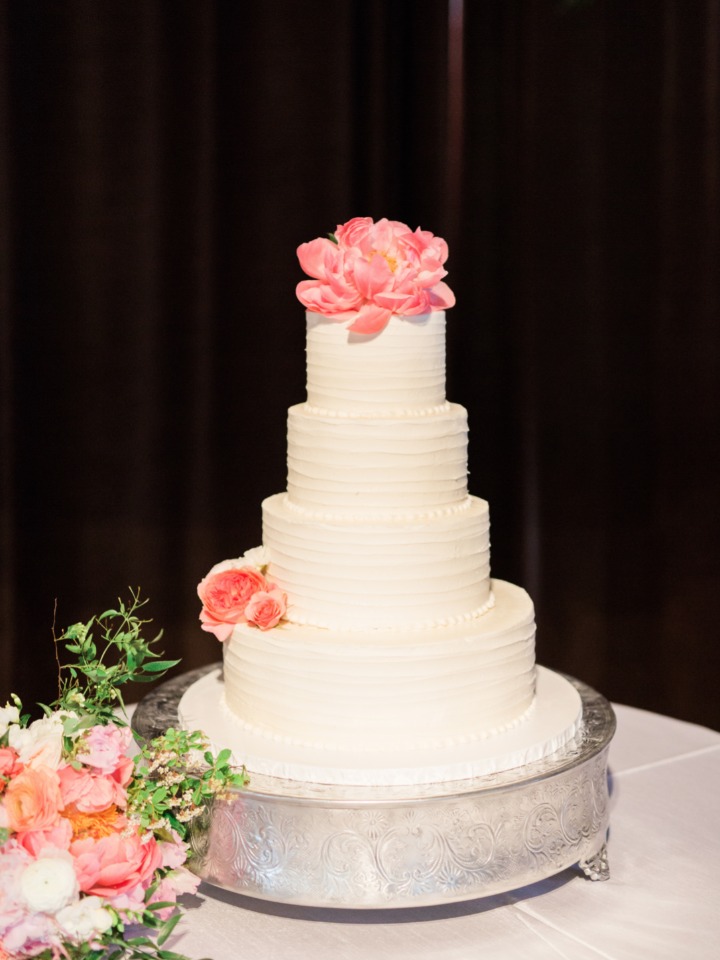 simple and elegant wedding cake