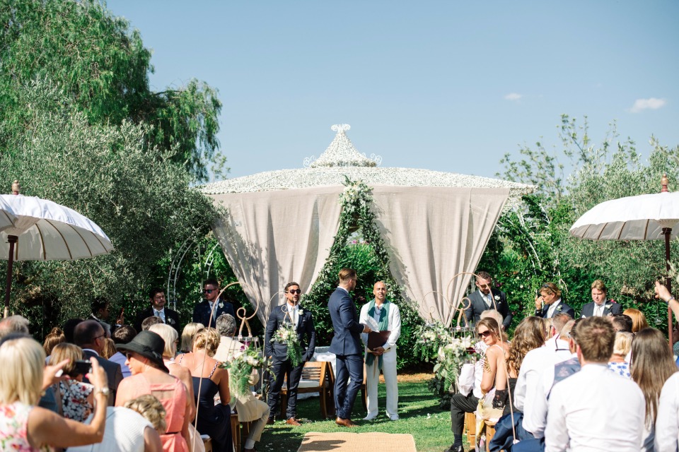 tented wedding alter for your outdoor ceremony